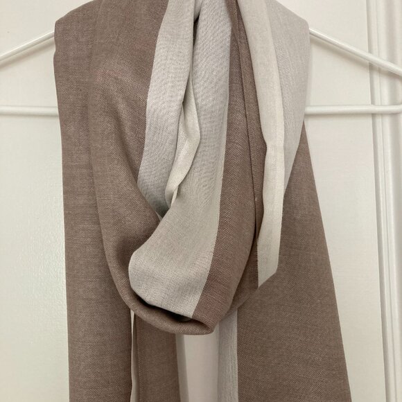 Banana Republic taupe ivory fringed scarf - Picture 2 of 15
